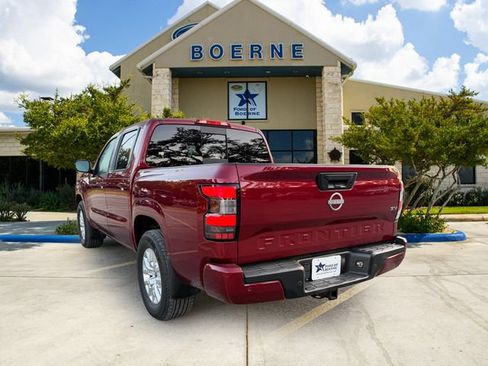 Used 2024 Nissan Frontier SV w/ SV Convenience Package RWD image 3