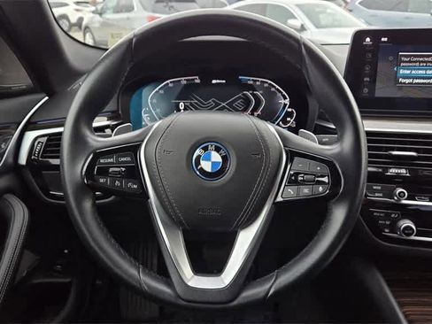 Used 2022 BMW 530e w/ Premium Package image 12