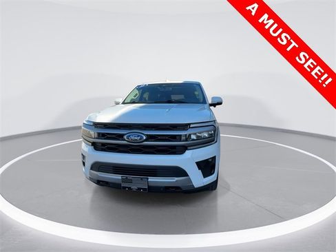 Used 2023 Ford Expedition Max XLT image 3