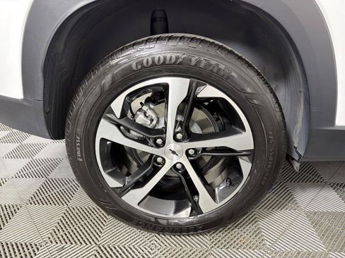 Used 2024 Chevrolet Trax RS w/ Sunroof Package FWD image 15