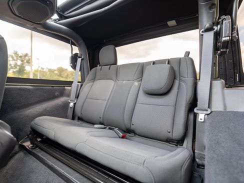 Used 2023 Jeep Wrangler Sport AWD/4WD image 9