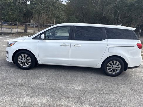 Used 2021 Kia Sedona LX image 7