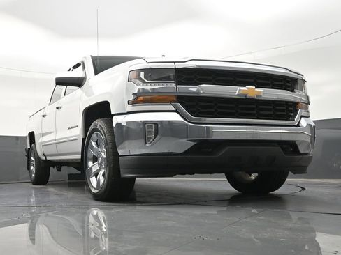 Used 2018 Chevrolet Silverado 1500 LT w/ LT Eassist Package AWD/4WD image 31