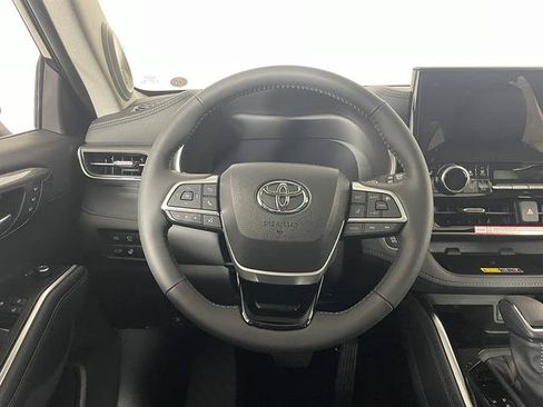 New 2026 Toyota Highlander Limited AWD/4WD image 14