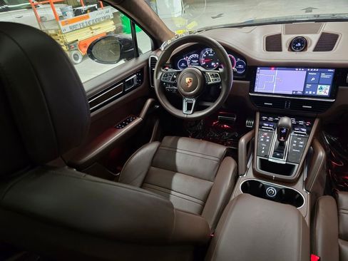Used 2020 Porsche Cayenne Turbo image 37