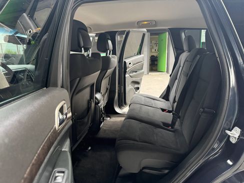 Used 2013 Jeep Grand Cherokee Laredo w/ Laredo E Group image 14