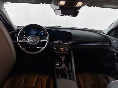 Used 2024 Hyundai Elantra Limited image 12