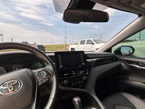 Used 2023 Toyota Camry SE FWD image 4