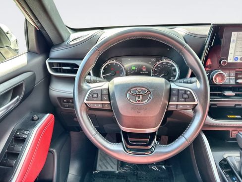 Used 2023 Toyota Highlander XSE AWD/4WD image 11