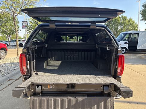 Used 2023 GMC Sierra 1500 SLT w/ SLT Premium Package AWD/4WD image 15