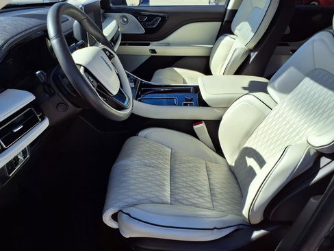 Used 2023 Lincoln Aviator Black Label w/ Class IV Trailer Tow Package image 15