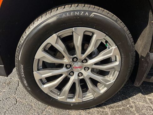Used 2024 GMC Yukon XL Denali AWD/4WD image 12