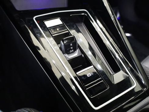 Used 2024 Volkswagen Golf R image 22