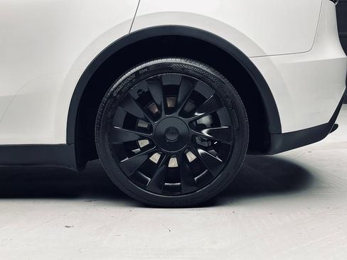 Used 2023 Tesla Model Y Long Range AWD/4WD image 37