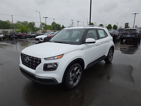 New 2025 Hyundai Venue SEL image 2