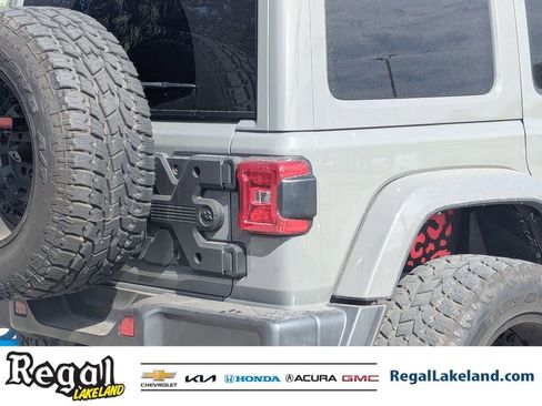 Used 2022 Jeep Wrangler Unlimited Sahara image 7
