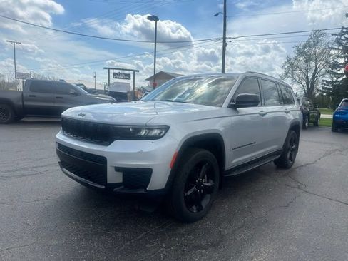 Used 2023 Jeep Grand Cherokee L Laredo AWD/4WD image 3