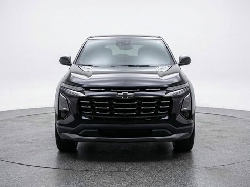 Used 2025 Chevrolet Equinox LT image 2