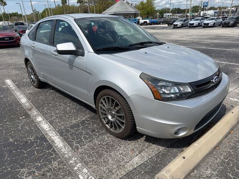 Used 2011 Ford Focus SES image 3
