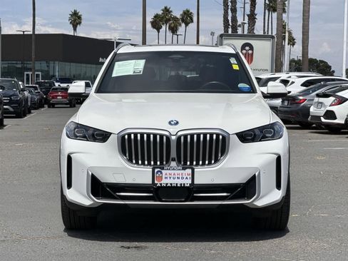 Used 2024 BMW X5 xDrive50e image 2