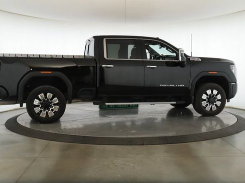 Used 2025 GMC Sierra 2500 Denali image 6