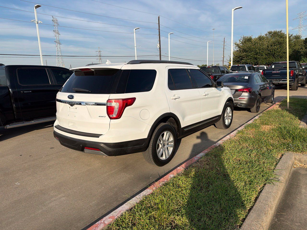 Used 2019 Ford Explorer XLT w/ Equipment Group 201A AWD/4WD image 3