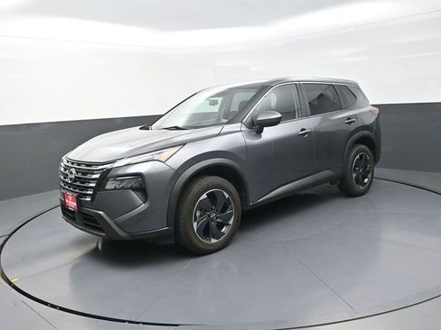 Used 2024 Nissan Rogue SV AWD/4WD image 3