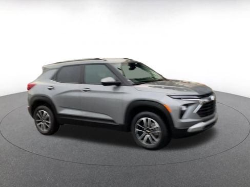 Used 2025 Chevrolet TrailBlazer LT image 2