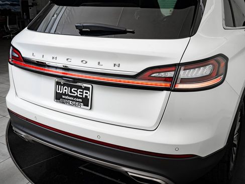 Used 2021 Lincoln Nautilus FWD w/ Equipment Group 101A image 9