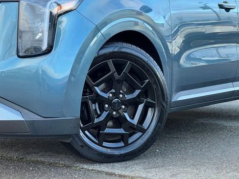 Certified 2025 Kia Carnival SX image 2