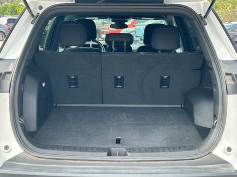 Used 2025 Chevrolet Equinox LT FWD image 13