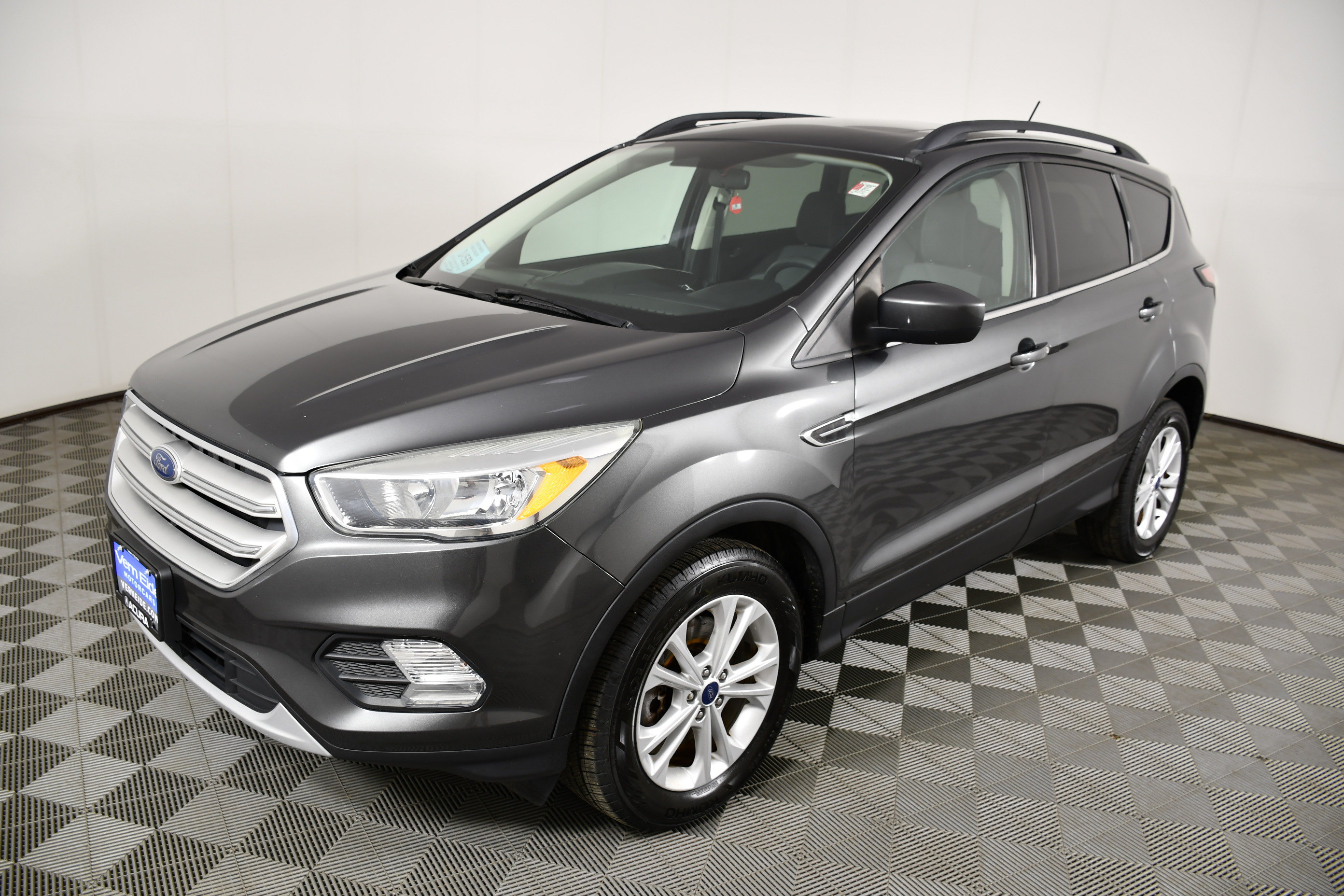 Used 2018 Ford Escape SE w/ SE Sync 3 Package AWD/4WD image 10