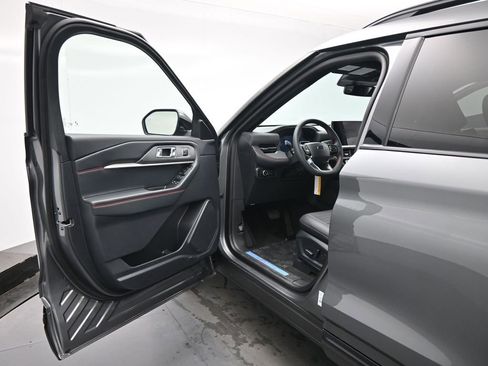 New 2026 Ford Explorer ST-Line w/ ST-Line Street Pack image 8