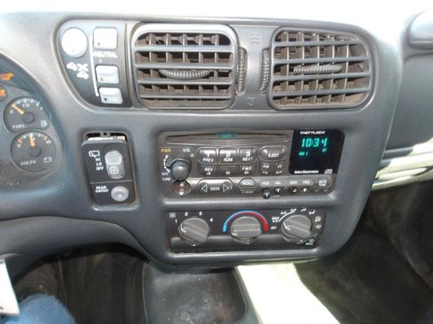 Used 2001 GMC Jimmy SLE AWD/4WD image 16