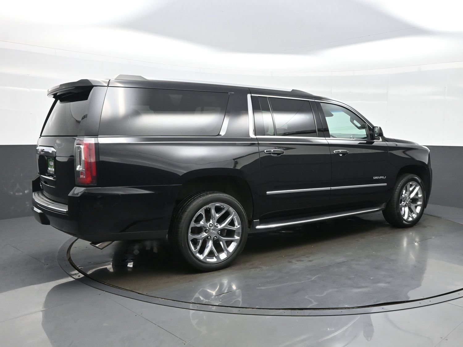 Used 2019 GMC Yukon XL Denali AWD/4WD image 8