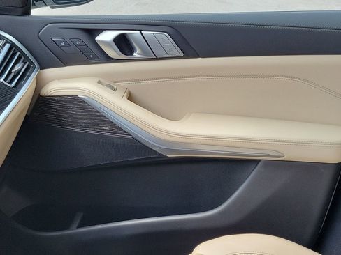 Used 2021 BMW X7 xDrive40i w/ M Sport Package AWD/4WD image 24