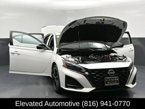 Used 2023 Nissan Altima 2.5 SR w/ SR Premium Package image 36