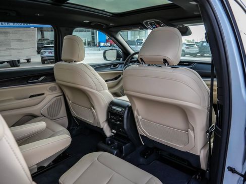 New 2026 Jeep Grand Cherokee L Limited image 23