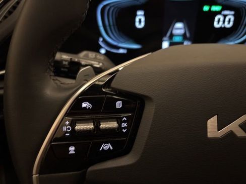 Certified 2023 Kia Niro EX Touring FWD image 14