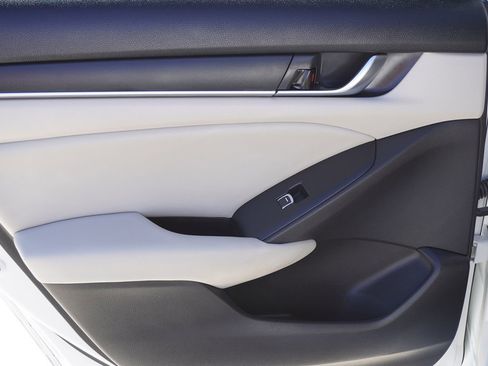 Used 2018 Honda Accord LX image 15