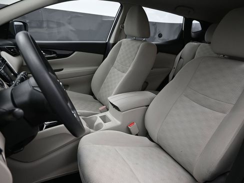 Used 2020 Nissan Rogue Sport SV image 16