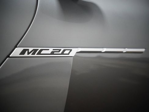 Used 2022 Maserati MC20 Coupe image 13