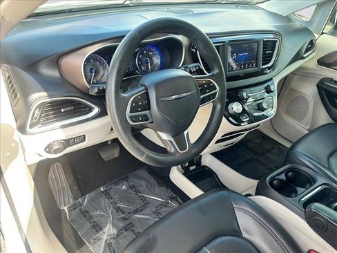 Used 2021 Chrysler Voyager Lxi image 10