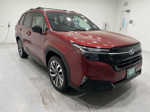 Used 2025 Subaru Forester Touring AWD/4WD image 2
