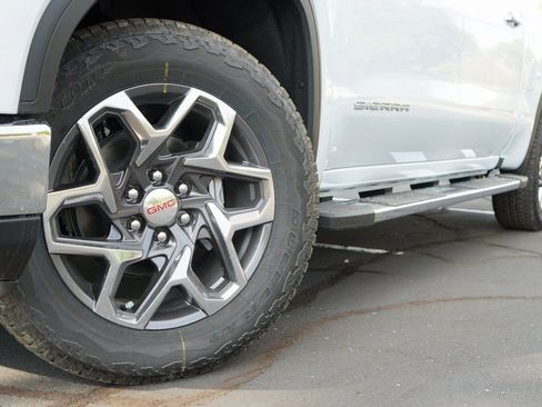 New 2026 GMC Sierra 1500 SLT image 3