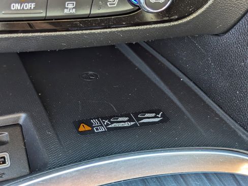 Used 2022 Buick Enclave Premium image 25