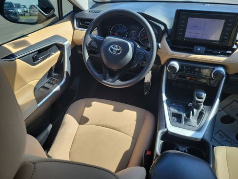 Used 2021 Toyota RAV4 LE image 13