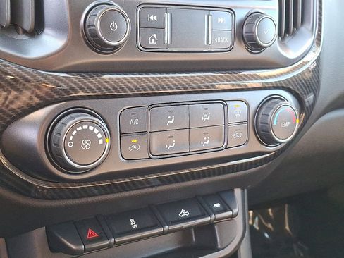 Used 2021 Chevrolet Colorado LT image 12