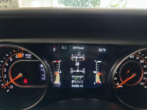 Used 2018 Jeep Wrangler Unlimited Sahara image 13