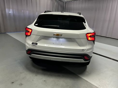 Used 2025 Chevrolet Trax LT w/ LT Convenience Package FWD image 6